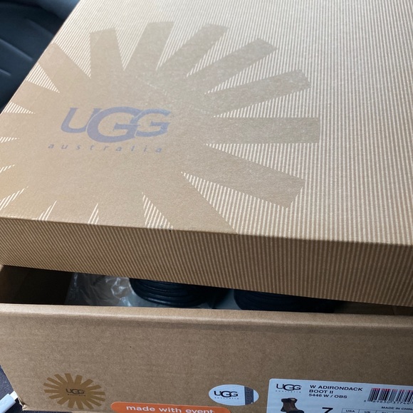 UGG Adirondack ii womens size 7 BNIB - Picture 6 of 7